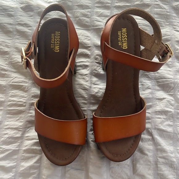 Target Brand Chunky Brown Heel, SIZE 7. - Picture 2 of 4